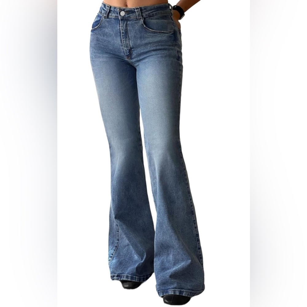 NWT Two Pairs of Emmiol Jeans Size Small